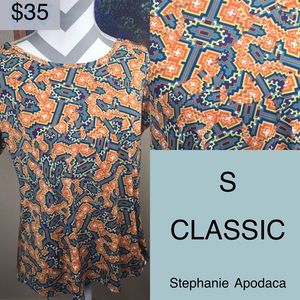 *New with tags* LuLaRoe S- Classic Tee